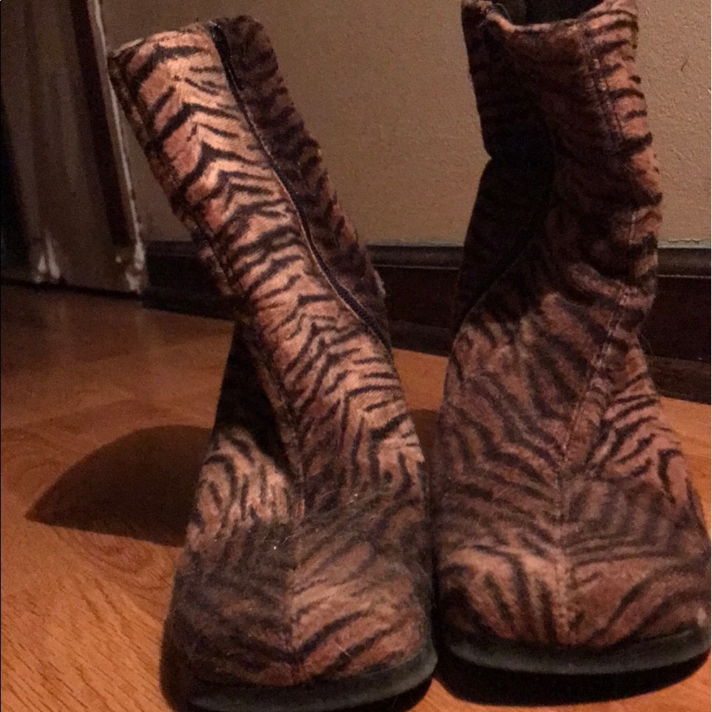 Sasssy unlisted.com thick heel ankle boots.